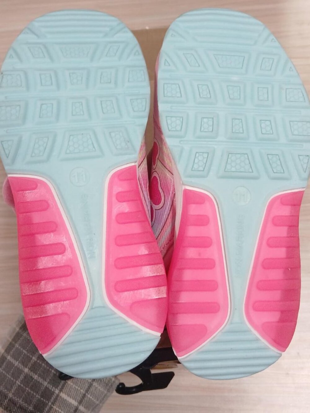 Paw Patrol Toddler Girls Skye and Everest Light up Sneakers with on/Off Button-O - Picture 6 of 6